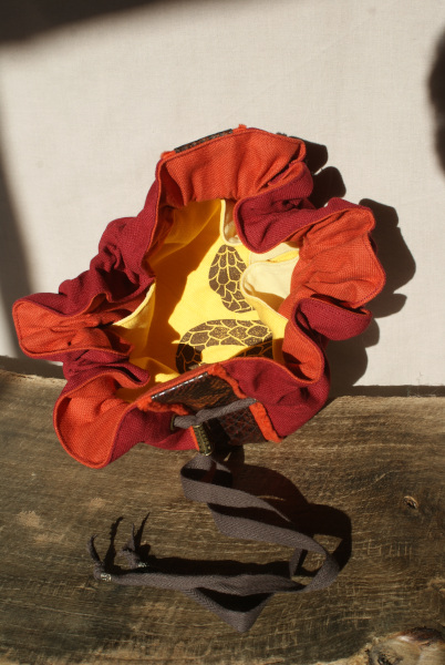 Aumonière Serpent - Huiles essentielles - L'Aubépine Aumonière Serpent - Huiles essentielles - L'Aubépine