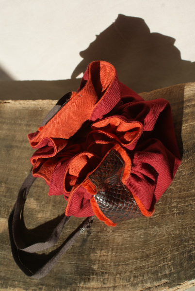 Aumonière Serpent - Huiles essentielles - L'Aubépine Aumonière Serpent - Huiles essentielles - L'Aubépine