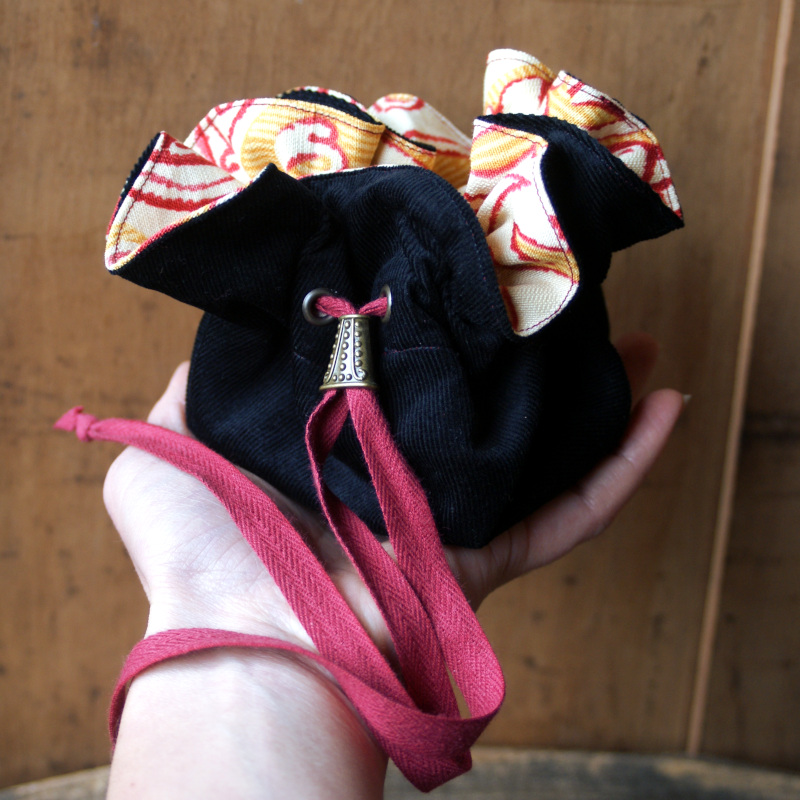 Bourse - Pochette à trésors - Linogravure Chat noir - L'Aubépine Bourse - Pochette à trésors - Linogravure Chat noir - L'Aubépine